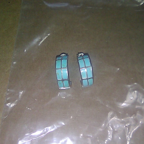 TURQUOISE VINTAGE EARRINGS AND RING - Picture 7 of 12